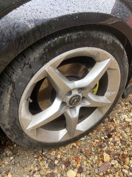 Vand sau dezmembrez opel