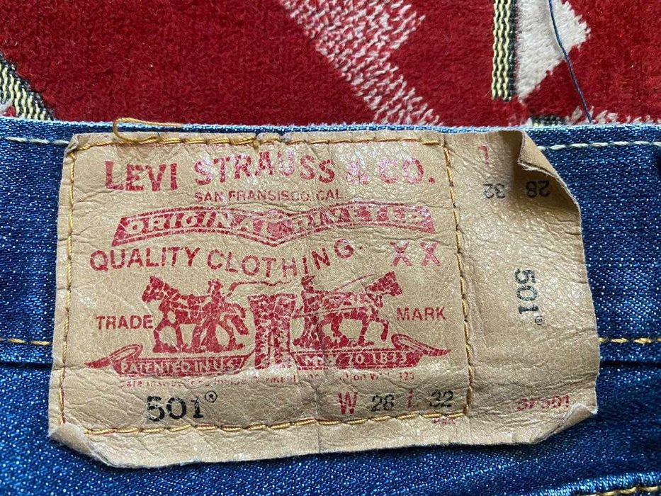 Фирмен. джинсы "Levis" model 501 original W28xL30 на 42-43 разм.