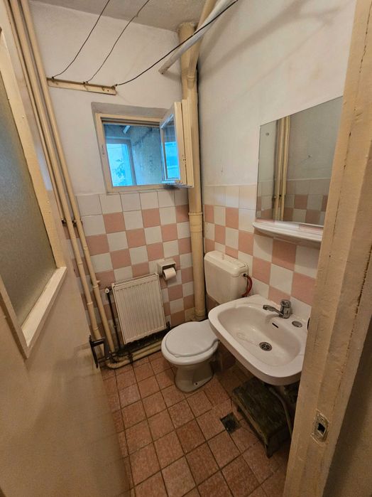 Apartament cu 4 camere,  cu centrală, etaj 1 ultracentral .