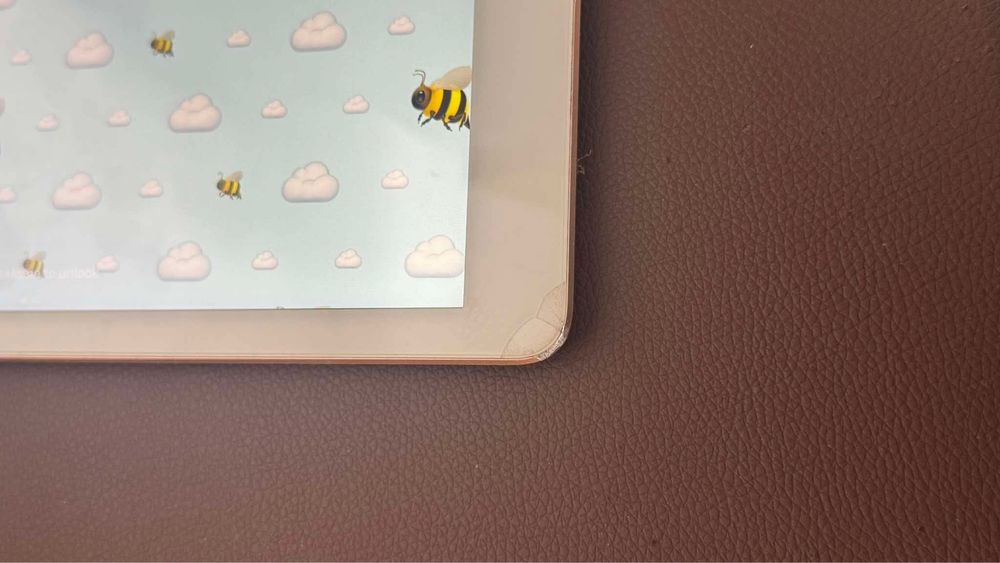 Apple iPad 6 (2018) 32GB + клавиатура