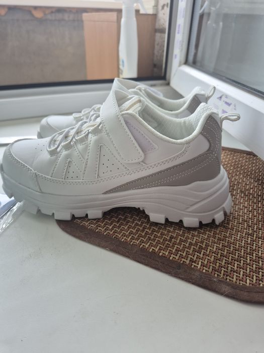 Кроссовки для девочки