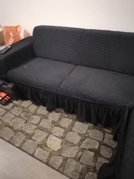 Vând 2 paturi , un colțar, un frigider și un aragaz