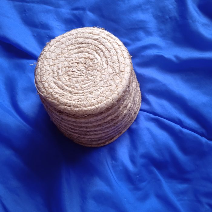 Кашпа от естествени материали