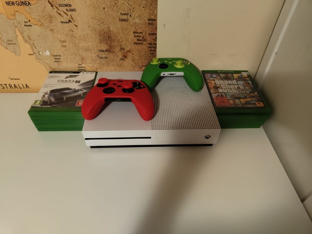 Xbox one S cu 2 controllere