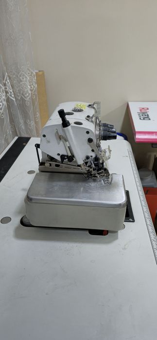 Tikuv mashinasi va to'liq kanplekt