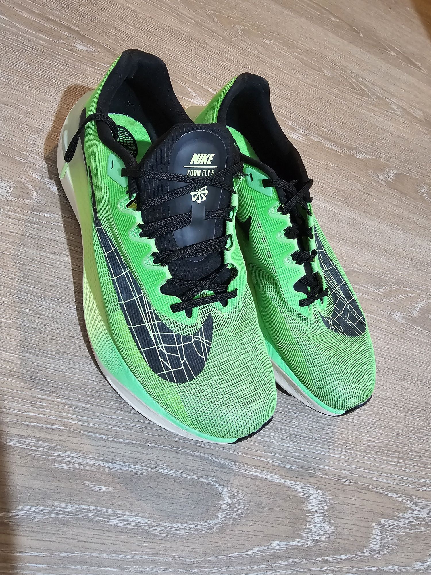 Продам беговые кроссовки nike zoom fly5