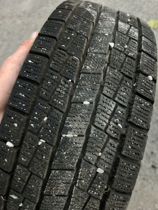 Продам парную зимнюю рещину 185/65/14