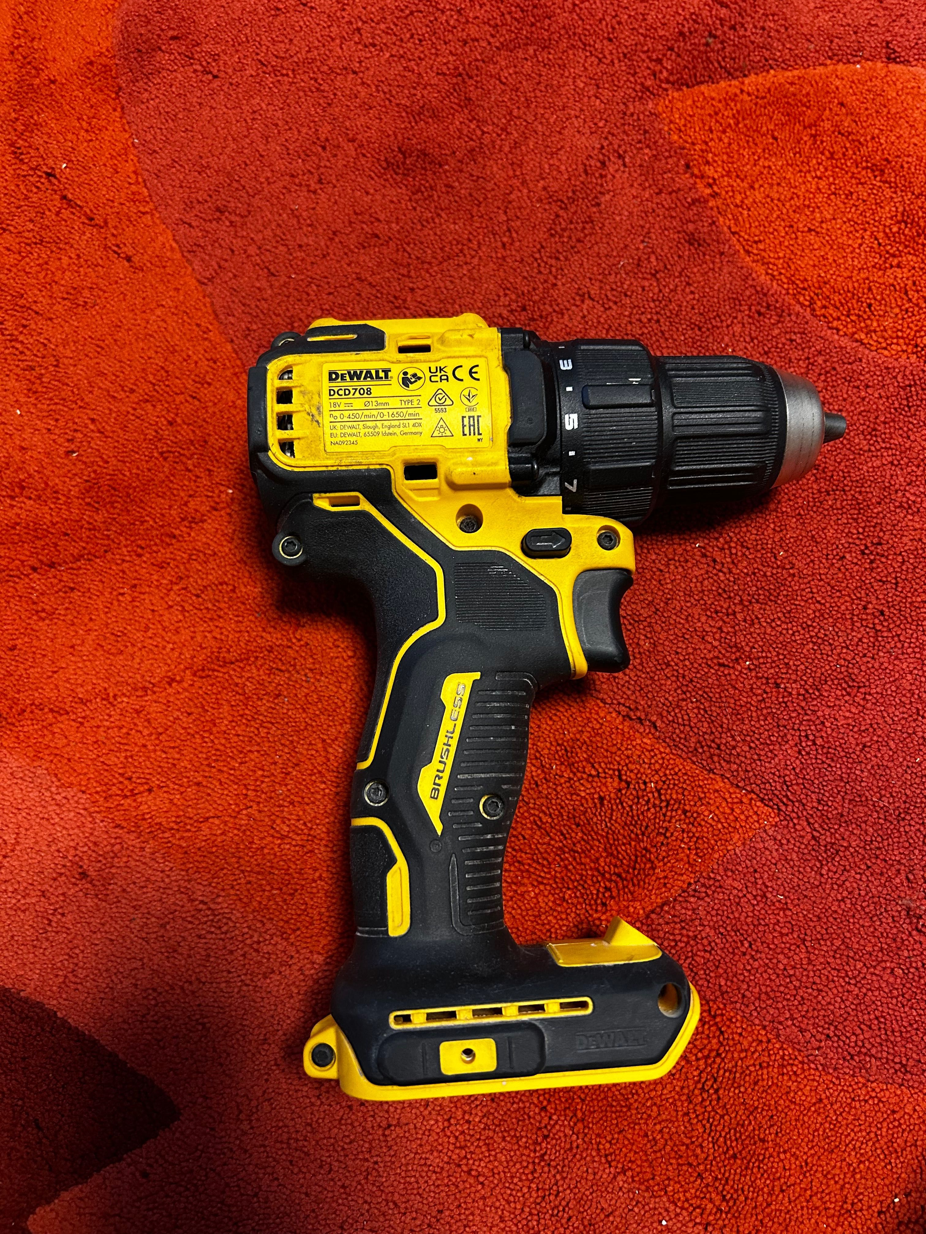 Акумулаторен ударен винтоверт DEWALT DCD795D 2 комплект с DCD708 TY2