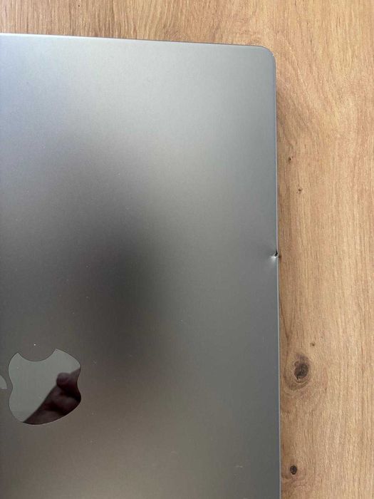 MacBook Pro 16" (2021, M1 Pro) – 16GB RAM, 512GB SSD, 231 cicluri