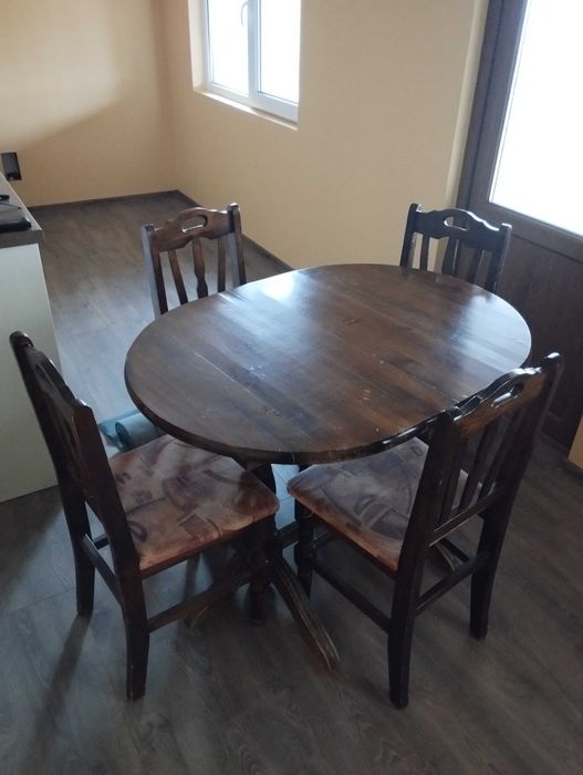 Трапезна маса с четири стола