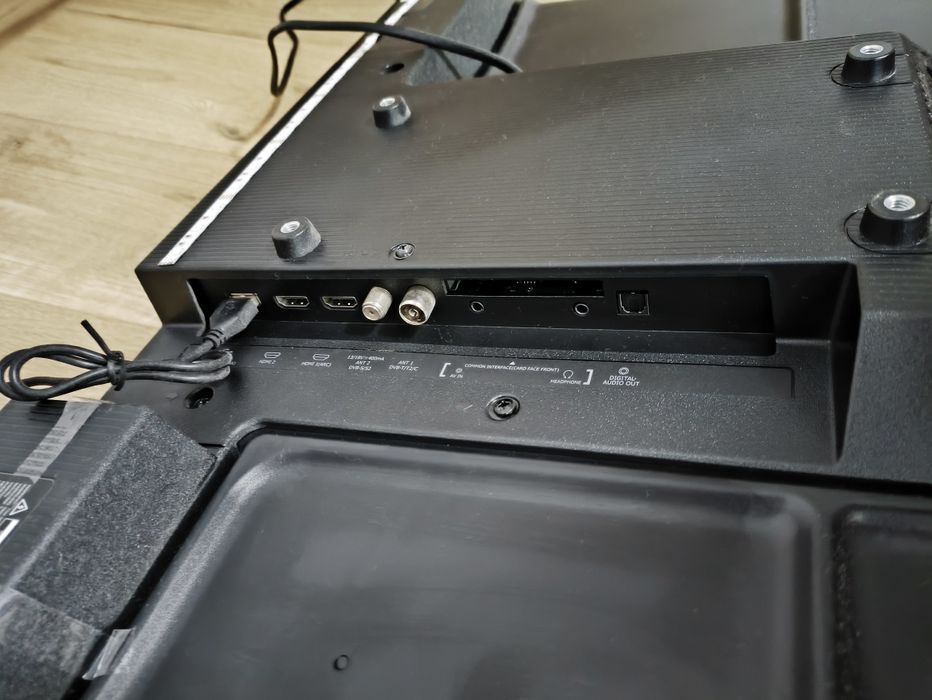 Vând televizor hisense.