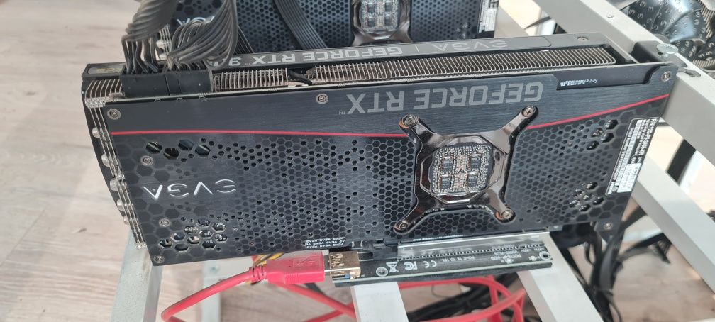 Останали 3 броя Evga Geforce RTX 3080 Ti 12 GB
