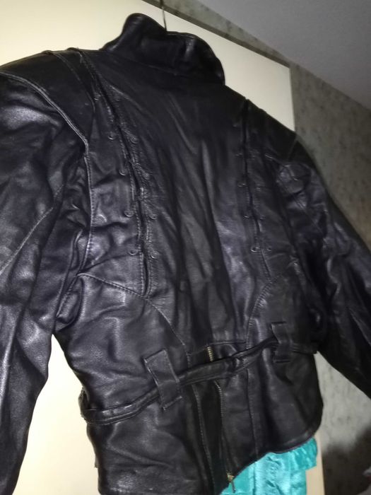 Практично дамско яке от естесвена кожа