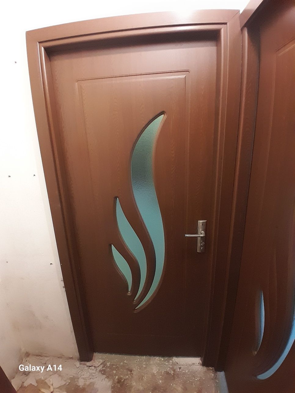 Vand usa în stare buna cu tot cu toc si accesori