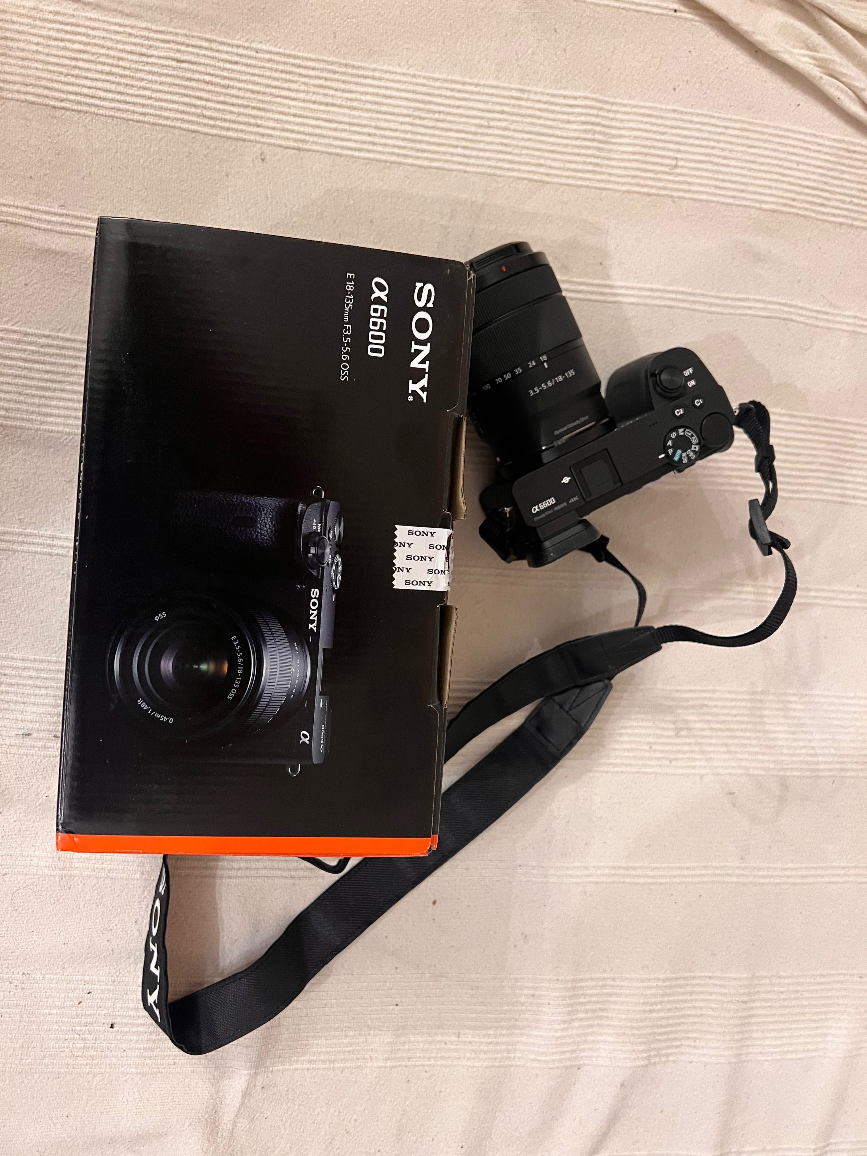 Sony A6600 + 18-135mm обектив
