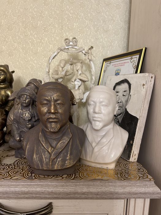 Статуэтки Великого Абая, Д.Конаева, А.Кастеева