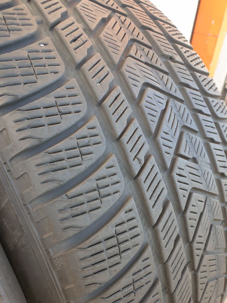 Зимни гуми за Джип 4 броя PIRELLI Scorpion Winter 285 40 R21 дот 4615