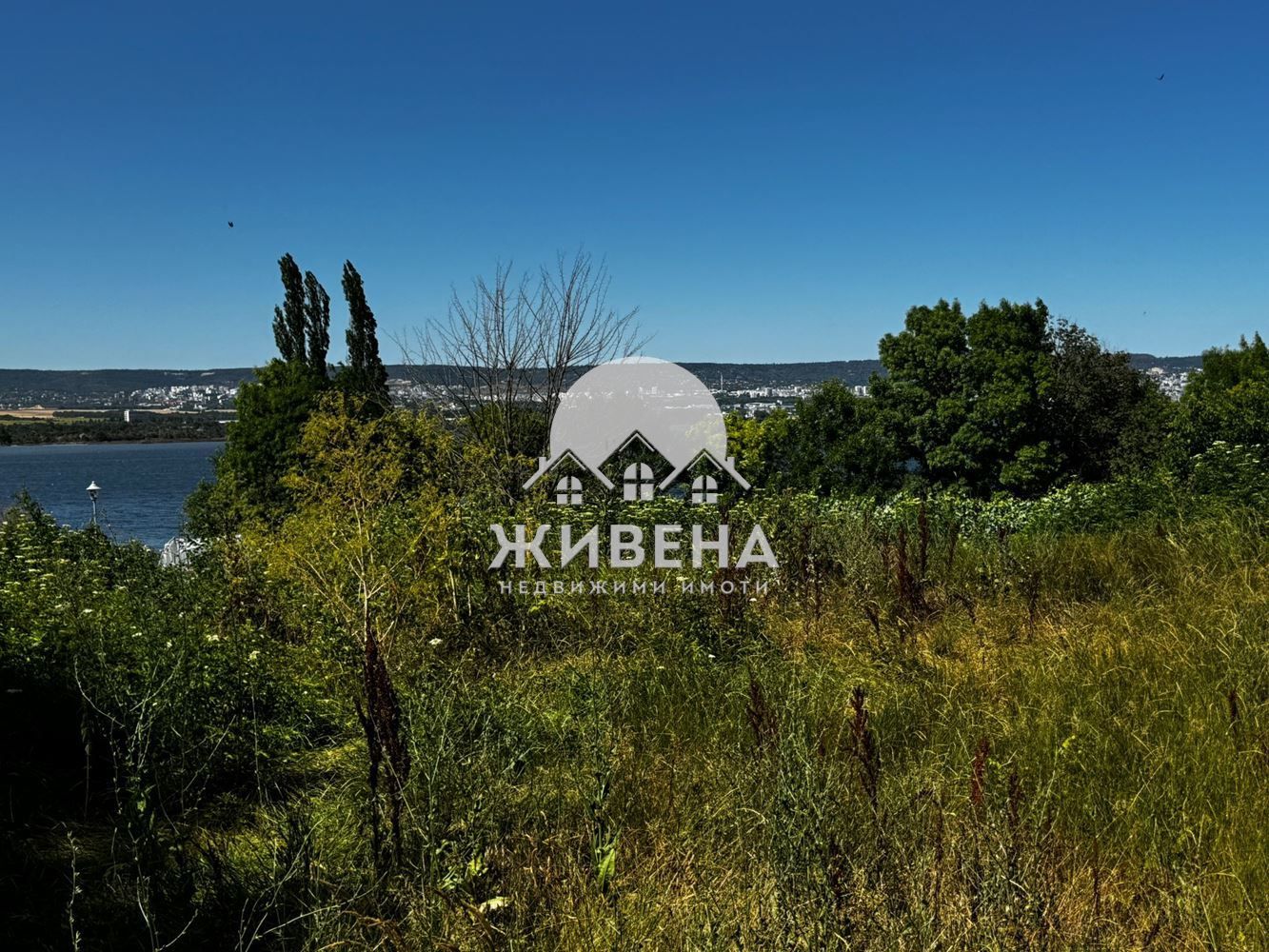 Продавам парцел в м-т Орехчето, площ 731 кв.м