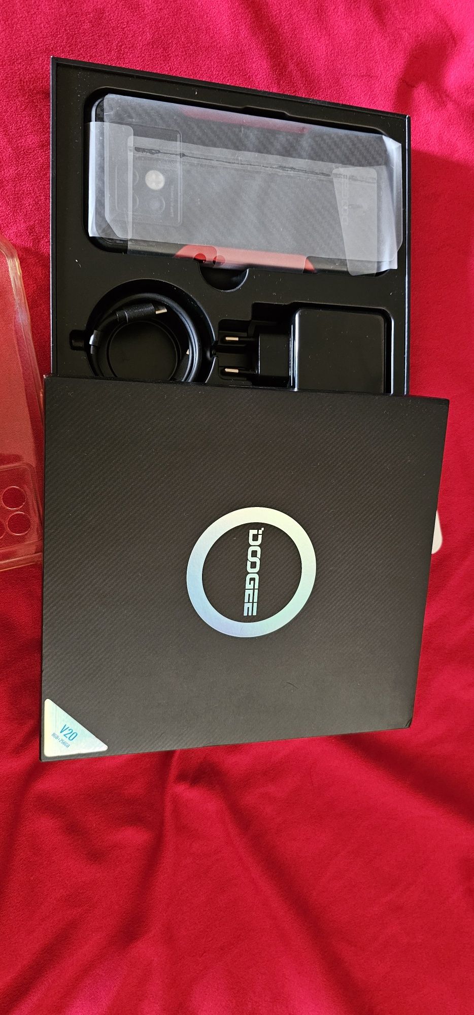 Doogee V20 5G 256GB Wine red - Чисто нов