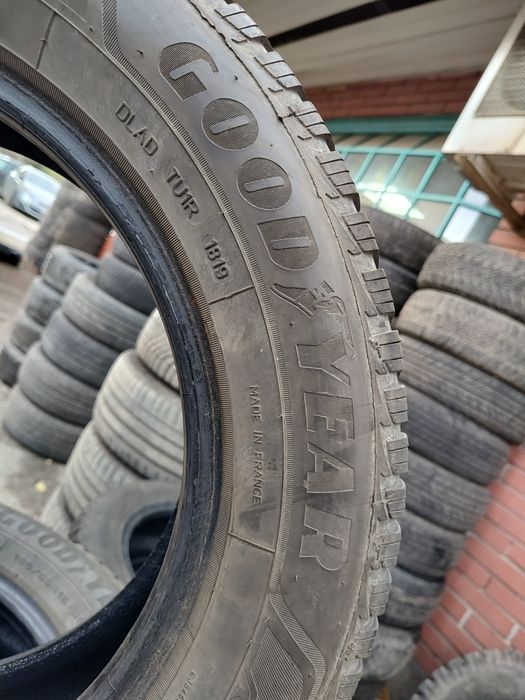 Продавам 2бр. Зимни гуми 185/65/15 Goodyear