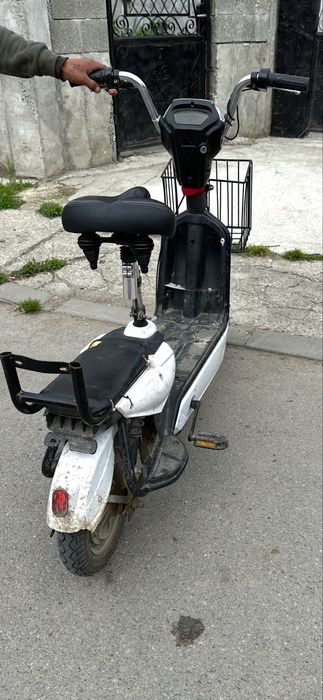 De vanzare scuter electric functional fff bn bateri noi mai mlt la tel