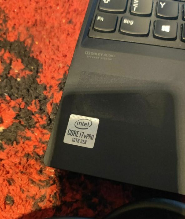 Laptop Lenovo i7 gen 10 24 gb rami ssd 256 gb 
Procesor intel(R) Core(