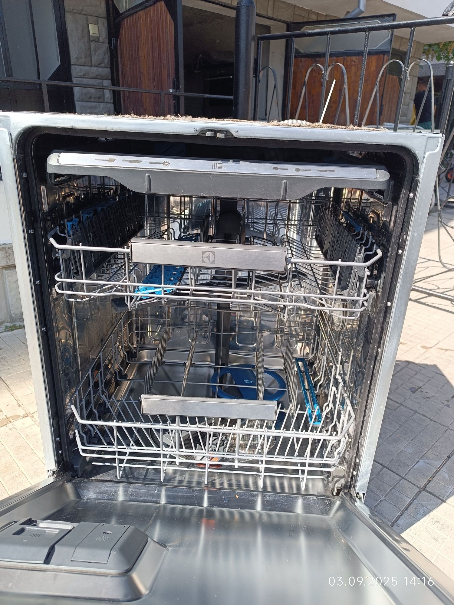 Съдомиялна за пълно вграждане electrolux