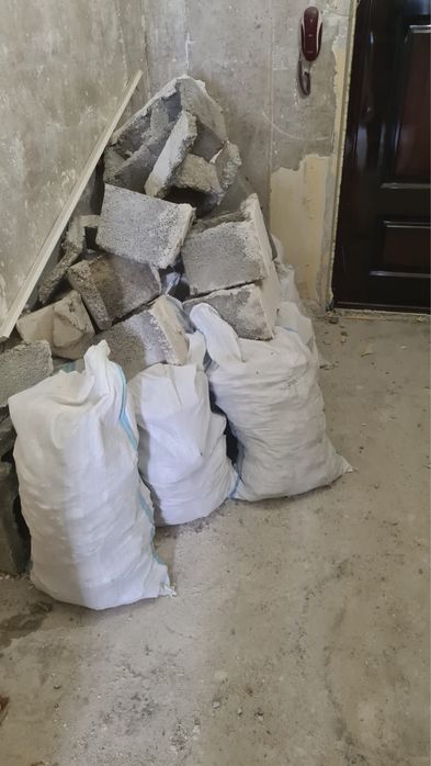 transport moloz evacuez moluz moloz mobila  veche