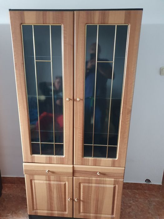 Vând 2 dulapuri de sufragerie!