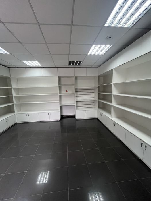магазин в центре, бутик, проходимое место
