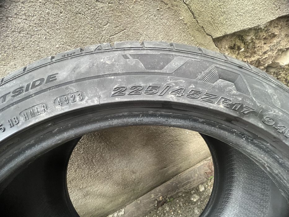Гуми 225/45/17 R Гумите са много запазени 2 бр NEXEN и 2бр MEDALLION