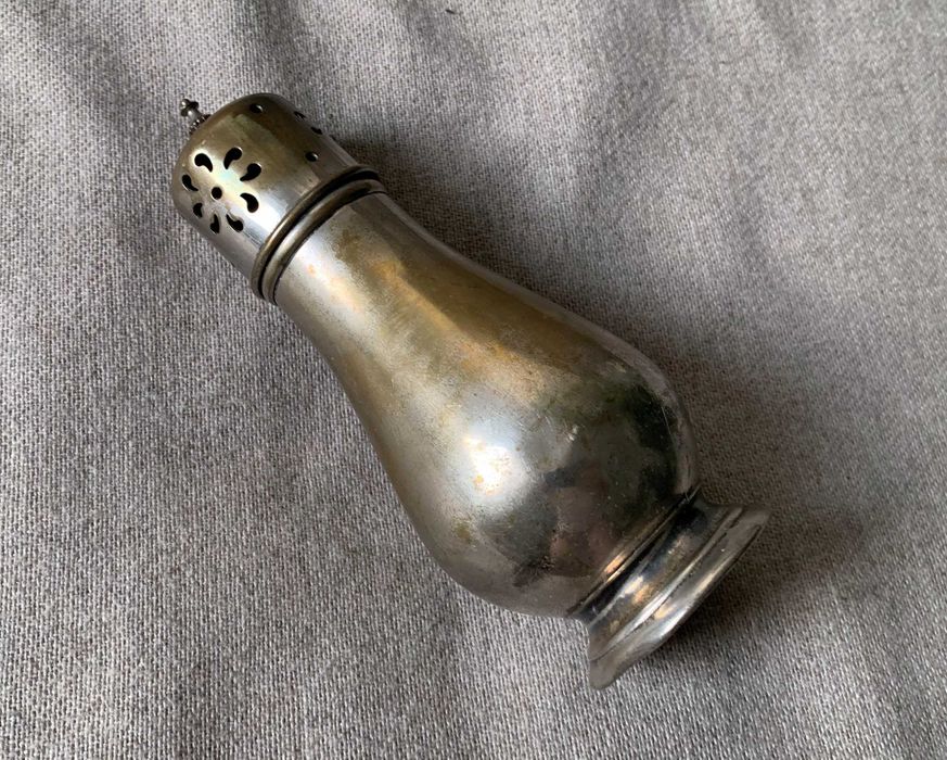 Solnita vintage argintata tip sugar caster muffiner pentru zahar pudra