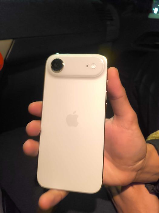 Продавам iPhone 17r