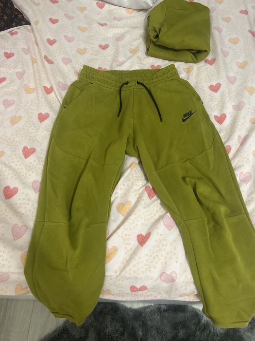 Pantaloni nike tech