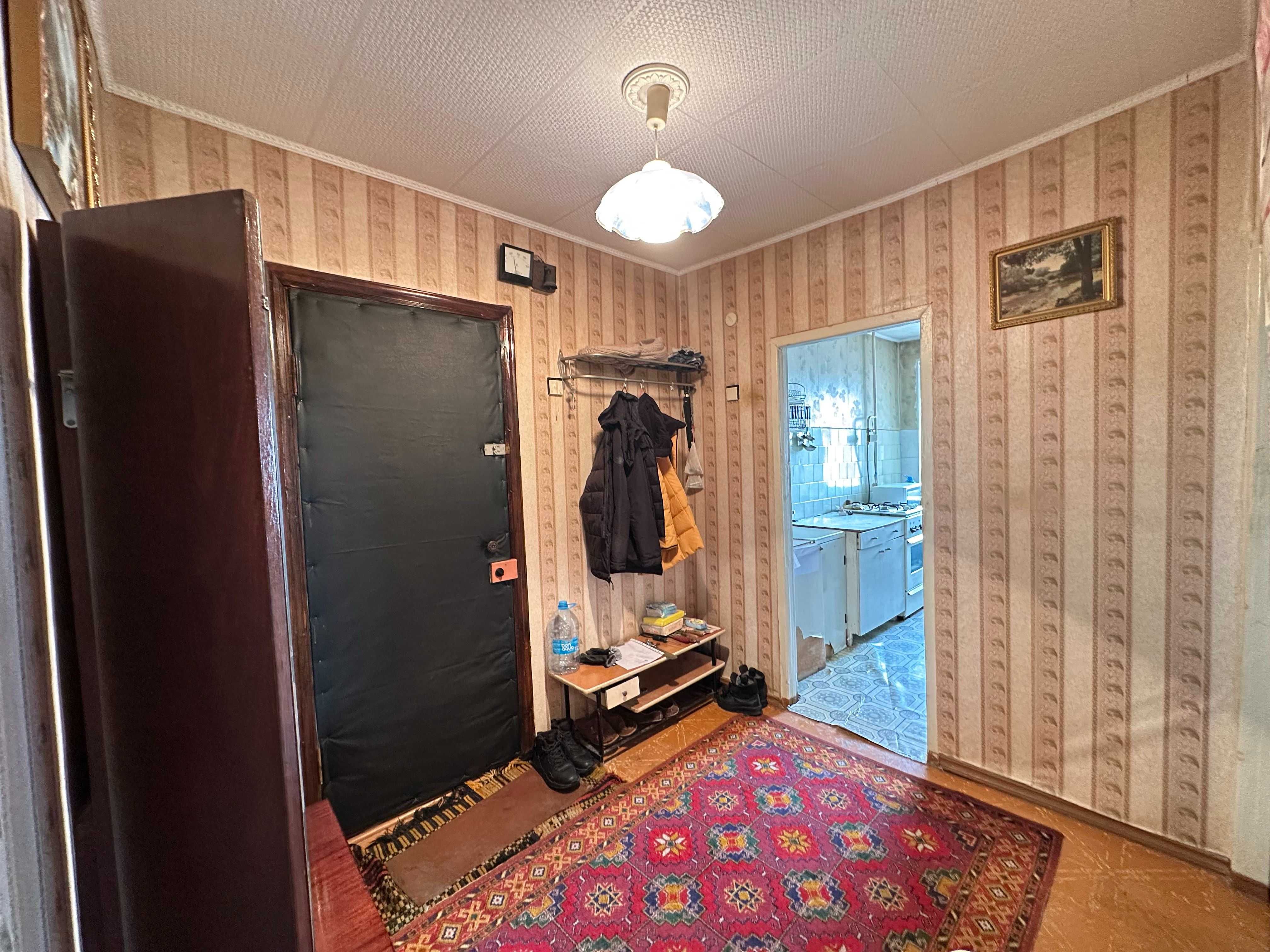Двухкомнатная 54 м². Крамского 44/2. Кирпичный дом. 2-ой этаж из 5-ти