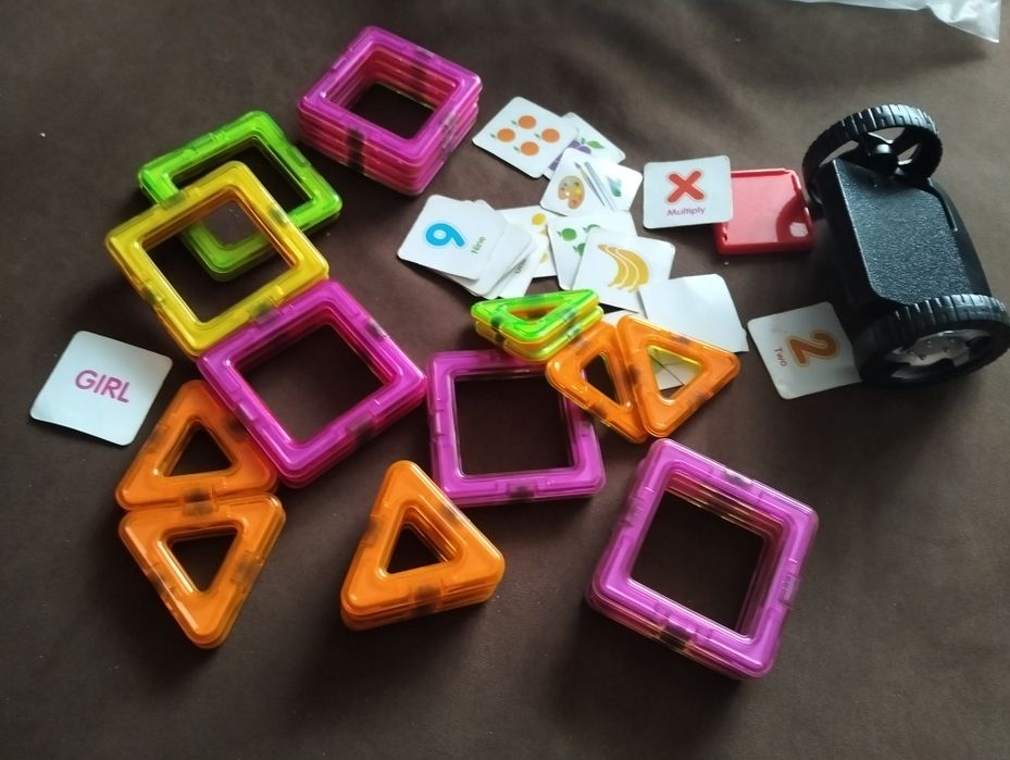 Продам магнитный конструктор.