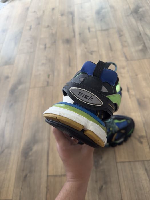 Balenciaga track 43
