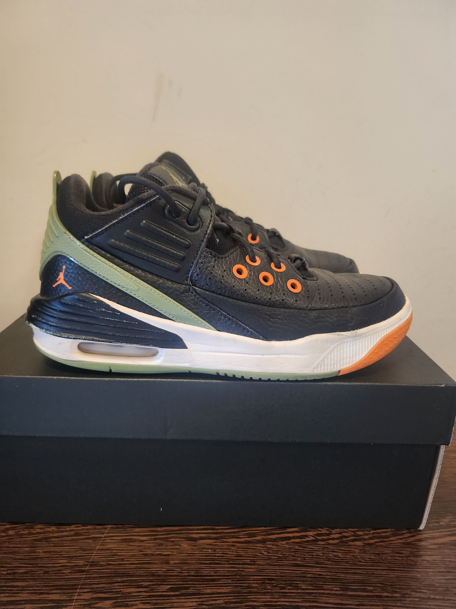 Продавам детски  маратонки Jordan