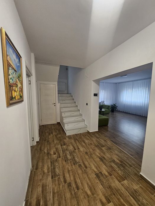 Vila individuala 4 camere  cu garaj  si curte bragadiru sector 5