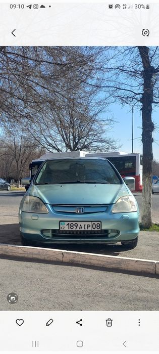 Продаю хонда цивик 2002 года машина хорошая 1.6 объем, автомат