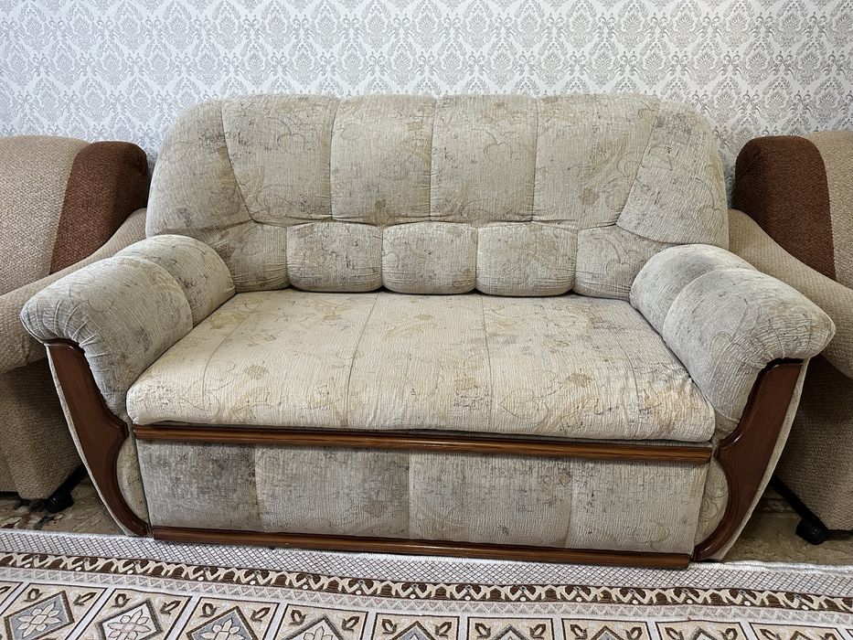 Продам диван с креслами