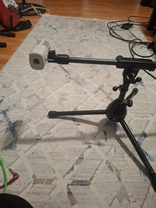 Universal Audio SD-7 Инструментален динамичен микрофон, със стойка