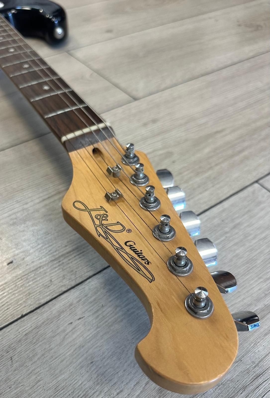 Amanet F28: Chitara electrica J&D Brothers JD-ST Rock H