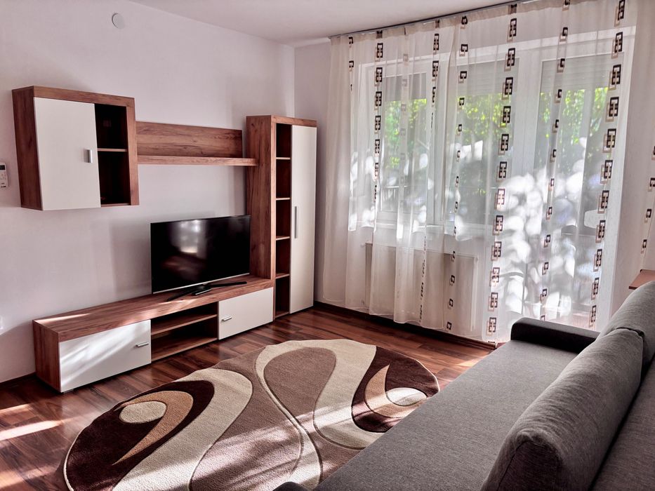 Apartament 3 camere de închiriat zona MALL- STR CAREIULUI