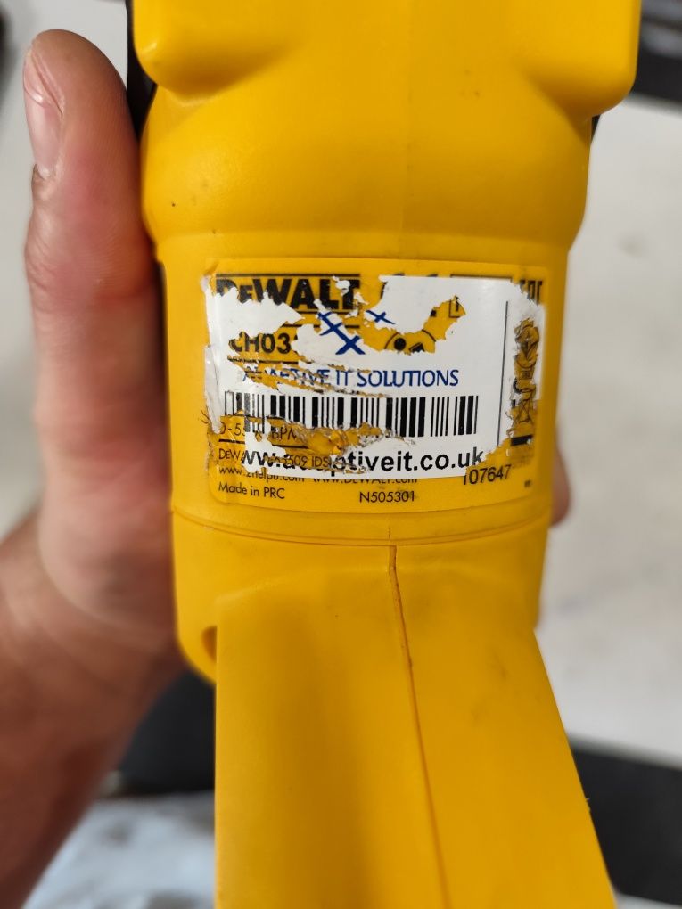 Безчетков акумулаторен перфоратор къртач Девалт DeWALT DCH033