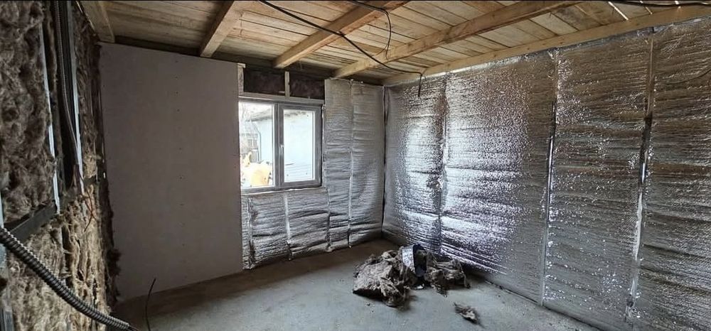 Vand casa pe structura metalica