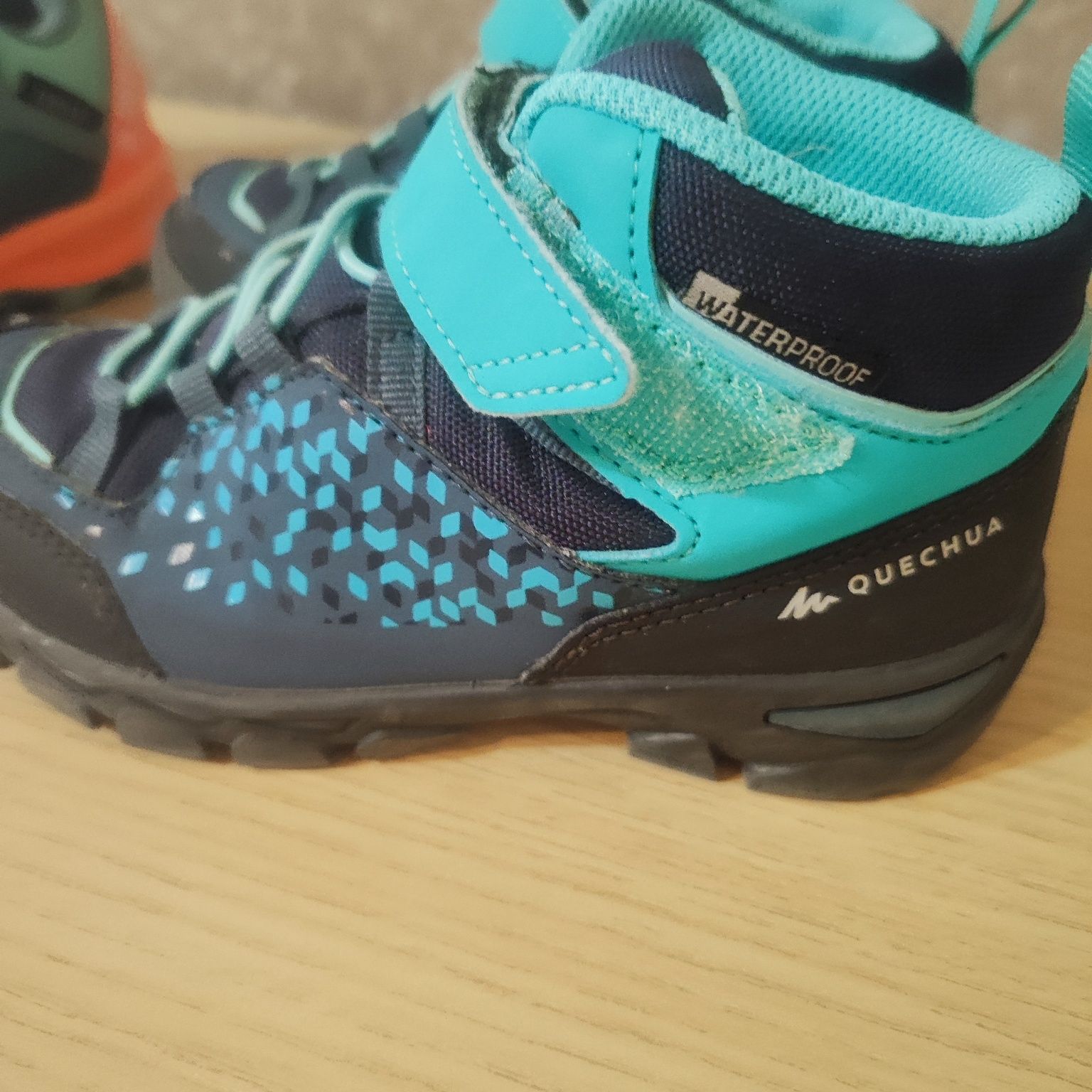 Боти Quechua и Zara