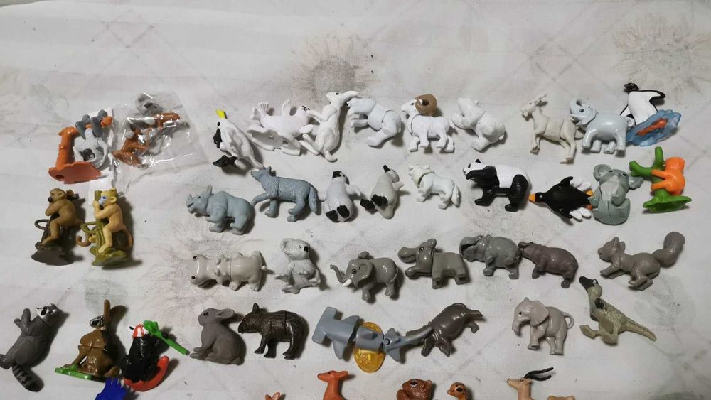 Киндер-играчки животни и други