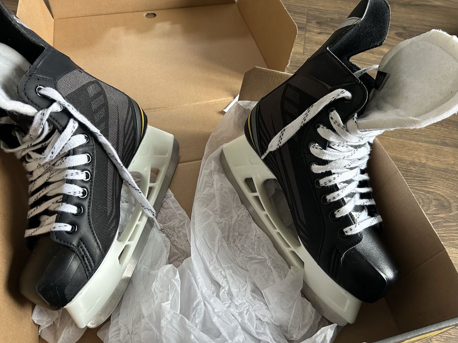 Patine barbati hochei gheata Bauer