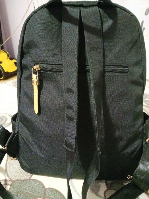 Дамска раница-много здрава-нова